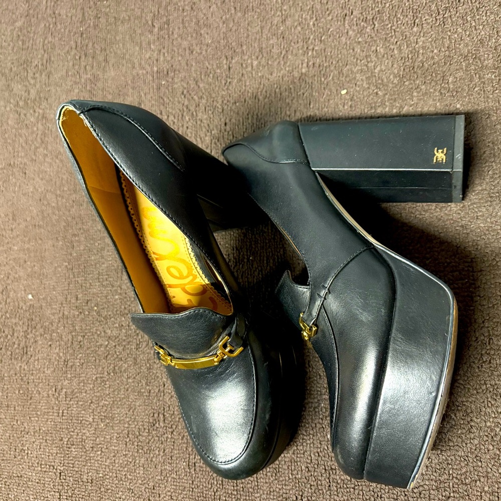 Beautiful pair of high heels. Wore them twice.